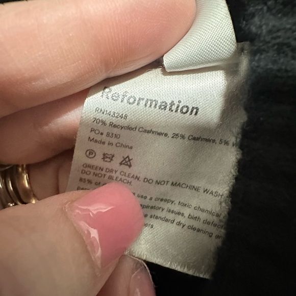 Reformation Mia Black Cashmere Scoop Neck Sweater Size Small EUC - Picture 6 of 6